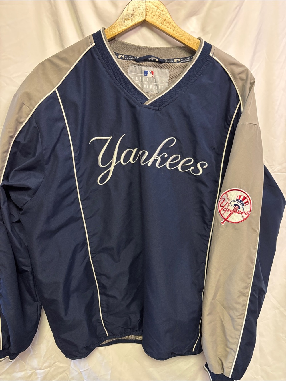 MLB Yankees Navy and Gray V-Neck Pullover